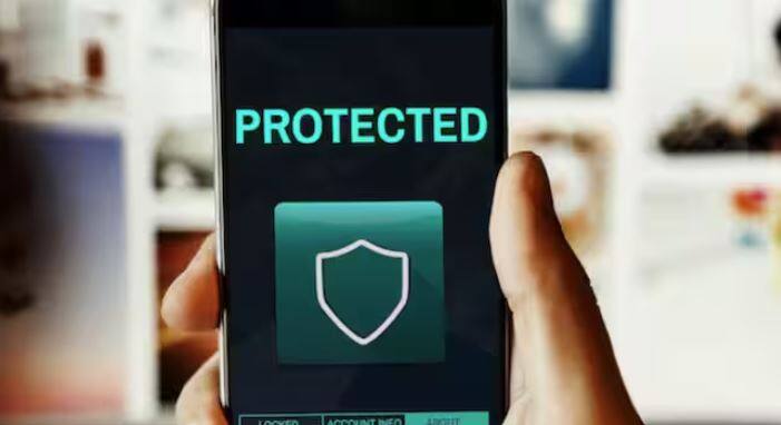 ਜੇ ਤੁਹਾਡੇ ਫੋਨ ਦੀ ਬੈਟਰੀ ਅਚਾਨਕ ਬਹੁਤ ਤੇਜ਼ੀ ਨਾਲ ਖਤਮ ਹੋਣ ਲੱਗਦੀ ਹੈ, ਤਾਂ ਇਹ ਇੱਕ ਵੱਡਾ ਸੰਕੇਤ ਹੈ। ਹੈਕਰ ਤੁਹਾਡੇ ਫ਼ੋਨ ਵਿੱਚ ਮਾਲਵੇਅਰ ਜਾਂ ਸਪਾਈਵੇਅਰ ਸਥਾਪਤ ਕਰ ਸਕਦੇ ਹਨ, ਜੋ ਬੈਕਗ੍ਰਾਊਂਡ ਵਿੱਚ ਲਗਾਤਾਰ ਸਰਗਰਮ ਰਹਿੰਦੇ ਹਨ ਅਤੇ ਬੈਟਰੀ ਦੀ ਖਪਤ ਵਧਾਉਂਦੇ ਹਨ।