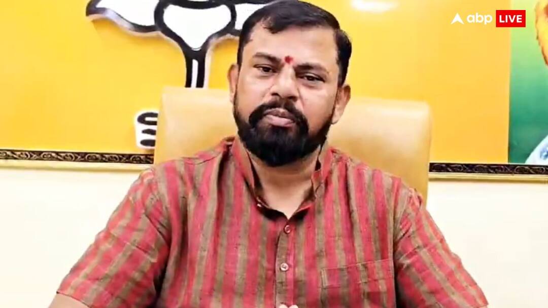 T Raja Singh controversial statement about Kumbh Mela and Muslim community in Prayagraj video viral Yogi Adityanath Kumbh Mela 2025: 'मुस्लिमों की जमीन पर महाकुंभ', सुनकर भड़क गए BJP MLA टी राजा सिंह, बोले- 'बेटा तुम्हारी नस्लें भी पैदा...'