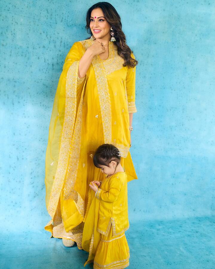 शिक्षण पूर्ण केल्यानंतर बिपाशा बसू मॉडेलिंगमध्ये आली. तिने काही स्पर्धाही जिंकल्या. तिने 'सुपर मॉडेल ऑफ द वर्ल्ड'मध्ये भारताचे प्रतिनिधित्व केले आहे. मॉडेलिंग करत असतानाच ती चित्रपटात आली