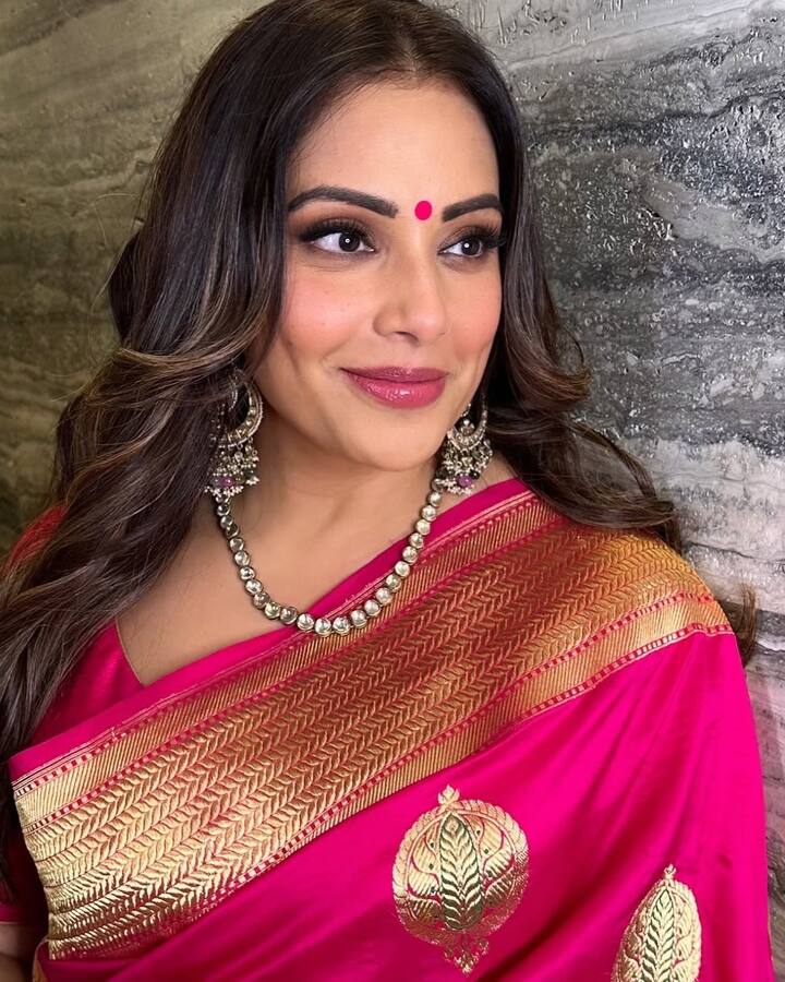 यानंतर तिने अजनबी या चित्रपटातून डेब्यू केला. नंतर तिने राझ, मेरे यार की शादी है, चोर मचाये शोर ते गुनाह, जिस्म, जमीन, ऐतबार यांसारख्या चित्रपटांमध्ये काम केले.