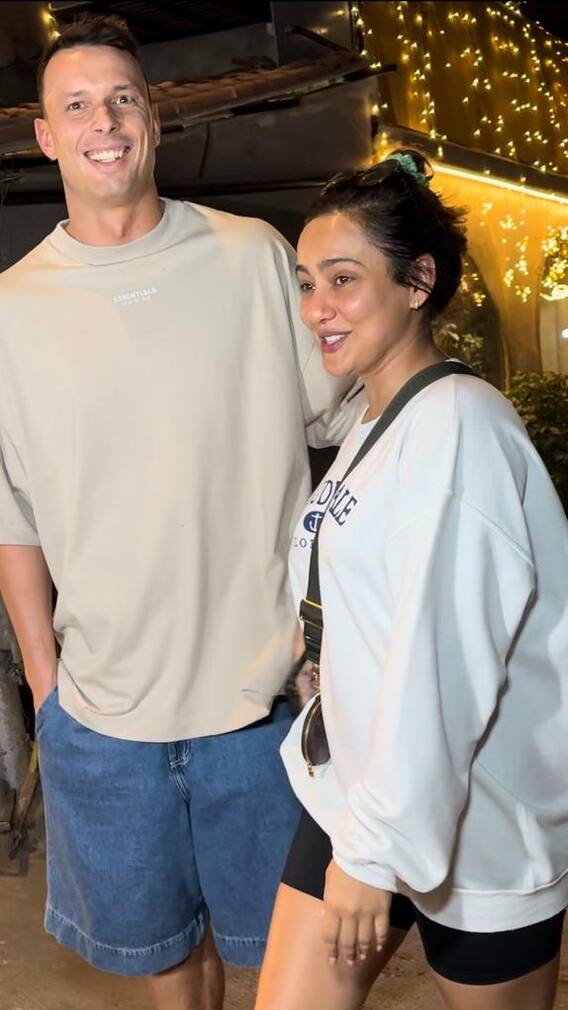 फुटबॉलर ब्वॉयफ्रेंड संग दिखीं नेहा शर्मा