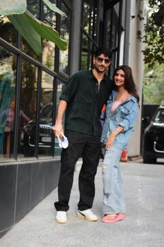 Sreeleela: ముంబైలో Kissik స్మైల్‌తో శ్రీ లీల - బాలీవుడ్ స్టార్ కొడుకుతో కలిసి...