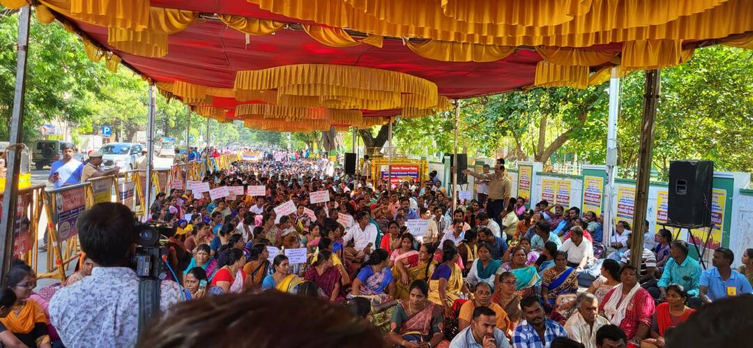 கடவுள்களே கையேந்தி நிற்பதா? 13 ஆண்டு தவம்: பகுதிநேர ஆசிரியர்களை பணி நிரந்தரம் செய்யக் கோரிக்கை!