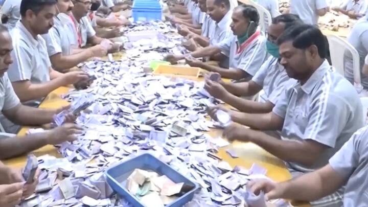 পাশাপাশি, মন্দিরে ৮০৯.২২ গ্রাম সোনা দান করেছেন পুণ্যার্থীরা। ১৪ কেজির বেশি রুপো দান করেছেন।