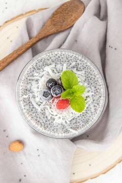 रोज सकाळी पाण्यात भिजवलेल्या चिया बिया प्यायल्याने शरीरात कोणते बदल होतात? जाणून घ्या!