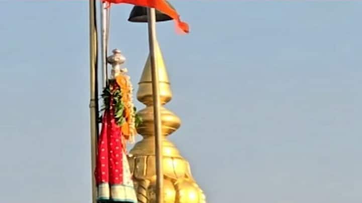 জানা গিয়েছে, বড়দিন থেকে নতুন বছরের প্রথম দু'দিনে শিরডির সাইবাবার মন্দিরে ৮ লক্ষের বেশি পুণ্যার্থী উপস্থিত হন। বিনামূল্যে যে প্রসাদ বিতরণ হয়, তা খেয়েছেন ৬ লক্ষের বেশি পুণ্যার্থী।