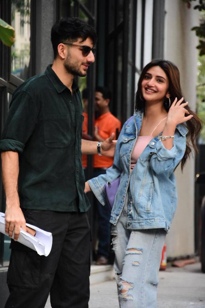 ప్రముఖ బాలీవుడ్ దర్శక నిర్మాత కరణ్ జోహార్ కి చెందిన ధర్మ ప్రొడక్షన్స్ సంస్థలో శ్రీ లీల మొదటి హిందీ సినిమా చేయనున్నారు. అందులో ఇబ్రహీం అలీ ఖాన్ హీరో.