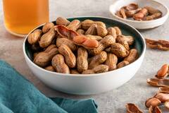 Beauty Benefits of Peanuts: શિયાળામાં મગફળીના સેવનના ગજબ ફાયદા, સ્કિના આ રોગમાં કારગર
