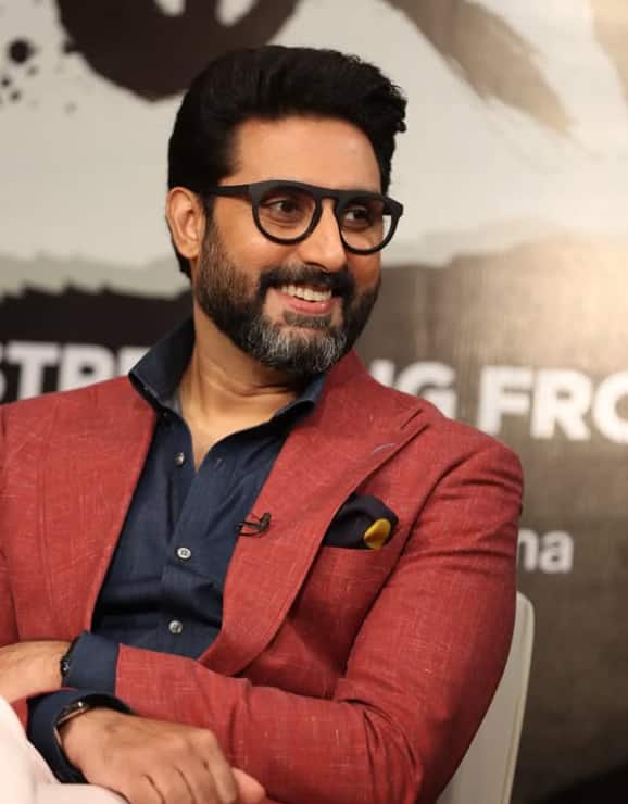 अभिषेक बच्चन अपने पिता और लीजेंडरी एक्टर अमिताभ बच्चन के प्रोडक्शन हाउस, एबी कॉर्प के अहम मेंबर्स में से एक हैं. एक निर्माता के रूप में, उन्होंने पा, शमिताभ और घूमर फिल्में दी हैं.