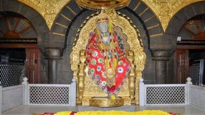 নতুন বছরে উপচে পড়ল শিরডি সাইবাবা মন্দিরের কোষাগার। কোটি কোটি টাকা, সোনা, রুপোর গহনা দান করলেন পুণ্যার্থীরা।