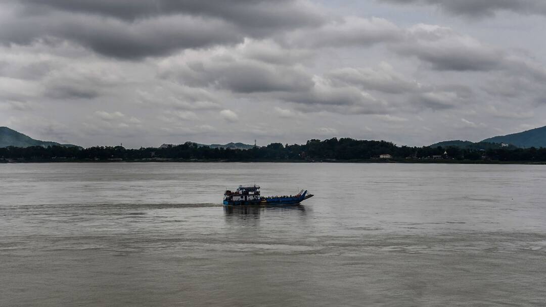 china massive dam on brahmaputra rajnath singh says india on alert tension for south asian country ब्रह्मपुत्र नदी पर चीन बना रहा सबसे बड़ा बांध, सामरिक दृष्टि से भारत के लिए चिंता बढ़ाने वाला- एक्सपर्ट्स ने बताया