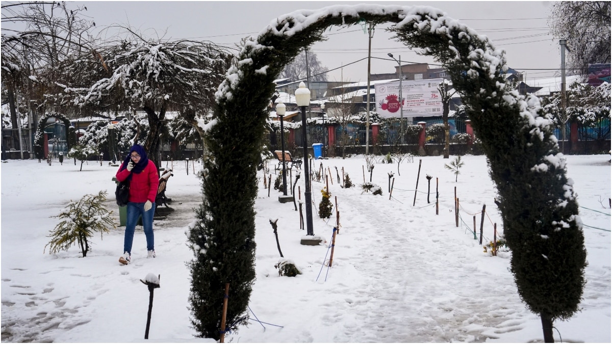 Kashmir: ठंड से ठिठुरी कश्मीर घाटी, शीतलहर का बढ़ा प्रकोप, तापमान में होगी और गिरावट