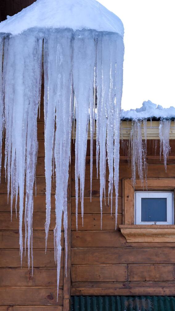 कश्मीर में मौसम का हाल: रात में माइनस में पहुंचा पारा, सुबह तेज धूप