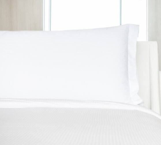 ਇਸ ਤੋਂ ਇਲਾਵਾ ਸਵਾਰੀਆਂ ਨੂੰ ਵੀ ਉੱਪਰ ਲੈਣ ਲਈ ਸਿਰਫ਼ ਚਿੱਟੀ ਚਾਦਰ ਹੀ ਦਿੱਤੀ ਜਾਂਦੀ ਹੈ ਪਰ ਕੀ ਤੁਸੀਂ ਕਦੇ ਧਿਆਨ ਦਿੱਤਾ ਹੈ ਕਿ ਸਿਰਫ ਚਿੱਟੀ ਚਾਦਰ ਹੀ ਕਿਉਂ ਇਸਤੇਮਾਲ ਕੀਤੀ ਜਾਂਦੀ ਹੈ? ਹੋਟਲਾਂ ਵਿੱਚ ਚਿੱਟੇ ਦੀ ਥਾਂ ਰੰਗਦਾਰ ਚਾਦਰਾਂ ਕਿਉਂ ਨਹੀਂ ਇਸਤੇਮਾਲ ਕੀਤੀਆਂ ਜਾਂਦੀਆਂ?