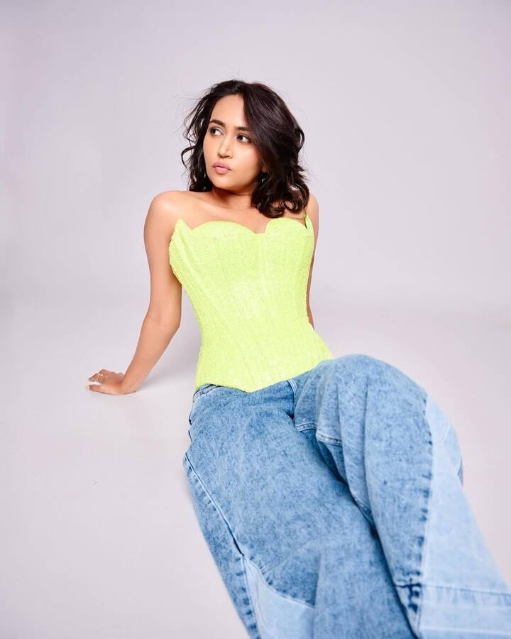 सान्विकाला कधीच नोकरी करायची इच्छा नव्हती. सुरुवातीपासूनच तिचा अभिनयाकडे जास्त कल होता.