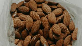 Almond Side Effects: কোন বাদাম বেশি খেলে ফুলে যেতে পারে ঠোঁট-জিভ-মুখ ? দেখা দিতে পারে গলা চুলকানির সমস্যাও
