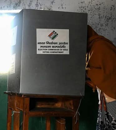 ਵਾਰ ਦਿੱਲੀ 'ਚ 2 ਲੱਖ ਨਵੇਂ ਵੋਟਰ ਹਨ। ਉਨ੍ਹਾਂ ਦੱਸਿਆ ਕਿ ਕੁੱਲ 70 ਸੀਟਾਂ ਵਿਚੋਂ 58 ਸੀਟਾਂ ਜਨਰਲ ਅਤੇ 12 ਸੀਟਾਂ ਰਾਖਵੀਆਂ ਹੋਣਗੀਆਂ।