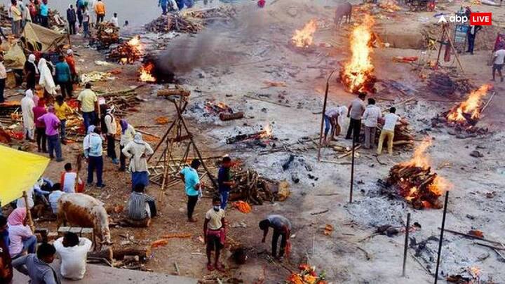 मरणं मंगलं यत्र विभूतिश्च विभूषणम्, कौपीनं यत्र कौशेयं सा काशी केन मीयते। - इस श्लोक में काशी के मर्णिकर्णिका घाट की महिमा बताई गई है इसमें लिखा है कि काशी में मृत्यु होना मंगलकारी है. जहां की विभूती आभूषण हो जहां की राख रेशमी वस्त्र की भाति हो वह काशी दिव्य एवं अतुल्निय है.