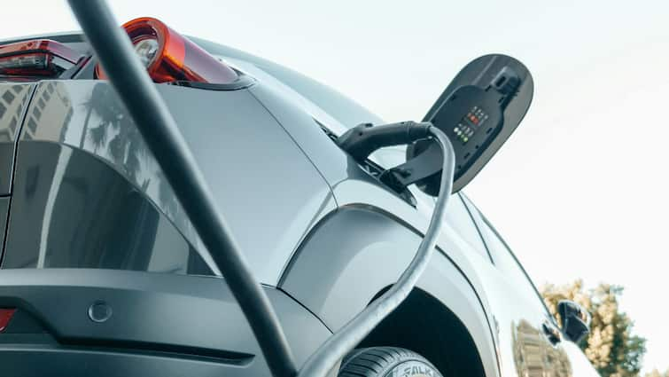 Policy & Incentives Can Help EVs: Here’s How They Can Encourage Consumer & Manufacturer Commitment