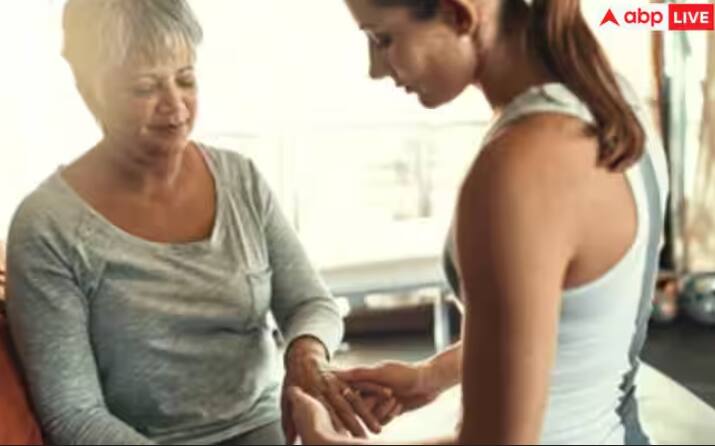 ਇਸ ਠੰਡ ਵਿੱਚ ਬਜ਼ੁਰਗਾਂ ਦਾ ਖਾਸ ਖਿਆਲ ਰੱਖਣ ਦੀ ਲੋੜ ਹੈ ਅਤੇ ਅੱਧਖੜ ਉਮਰ ਦੇ ਲੋਕਾਂ ਨੂੰ ਵੀ ਆਪਣੇ ਜੋੜਾਂ ਅਤੇ ਹੱਡੀਆਂ ਦੀ ਮਜ਼ਬੂਤੀ ਲਈ ਹਰ ਸੰਭਵ ਕੋਸ਼ਿਸ਼ ਕਰਨੀ ਸ਼ੁਰੂ ਕਰ ਦੇਣੀ ਚਾਹੀਦੀ ਹੈ। ਨਹੀਂ ਤਾਂ ਭਵਿੱਖ ਵਿੱਚ ਉਨ੍ਹਾਂ ਦੇ ਗੋਡਿਆਂ ਨੂੰ ਖਤਰਾ ਵੀ ਵਧ ਜਾਵੇਗਾ।