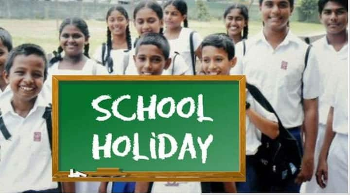 School Holidays: ਦੇਸ਼ ਭਰ ਵਿੱਚ ਵਧਦੀ ਠੰਡ ਕਾਰਨ ਲੋਕਾਂ ਨੂੰ ਪਰੇਸ਼ਾਨੀ ਦਾ ਸਾਹਮਣਾ ਕਰਨਾ ਪੈ ਰਿਹਾ ਹੈ। ਇਸ ਦੌਰਾਨ ਕੰਮ ਤੇ ਜਾਣ ਵਾਲੇ ਅਤੇ ਸਕੂਲ ਜਾਣ ਵਾਲੇ ਬੱਚਿਆਂ ਨੂੰ ਵੀ ਕਾਫੀ ਦਿੱਕਤਾਂ ਆ ਰਹੀਆਂ ਹਨ।