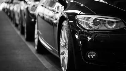 Auto Retail Sales Jump 9 Per Cent In 2024 Two Wheelers And PVs Remain In Demand Auto Sales 2024: வாகனங்களை வாங்கி குவித்த இந்தியர்கள் - கார்கள் & பைக்கிற்கு இவ்வளவு டிமாண்டா? 2024ன் விற்பனை விவரம்