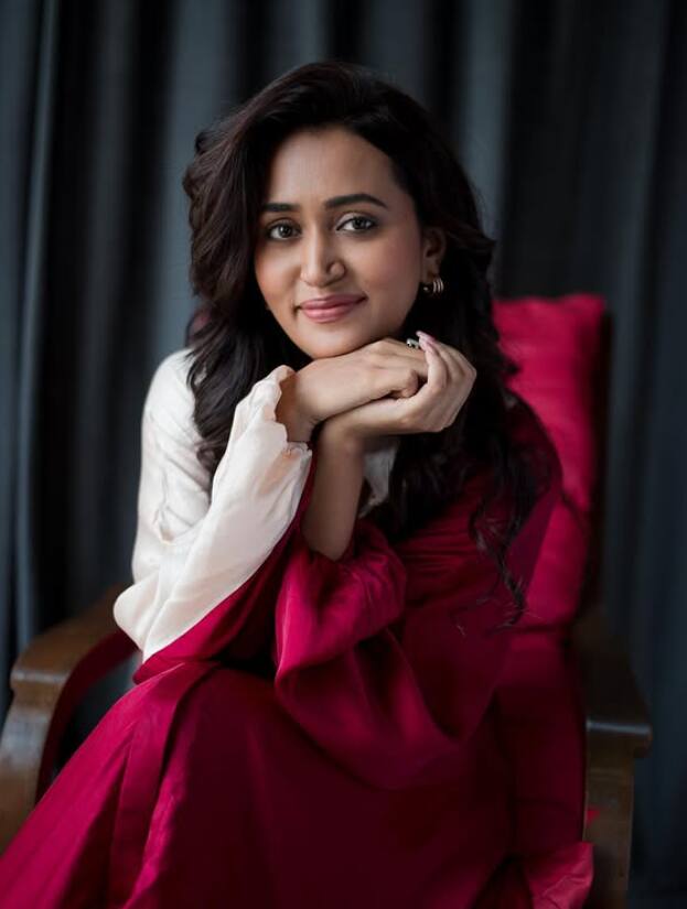 टीव्ही-जाहिरातींसोबतच, तिने 'हजमत' आणि 'लखन लीला भार्गव' सारख्या वेब सीरिजमध्येही काम केलं.