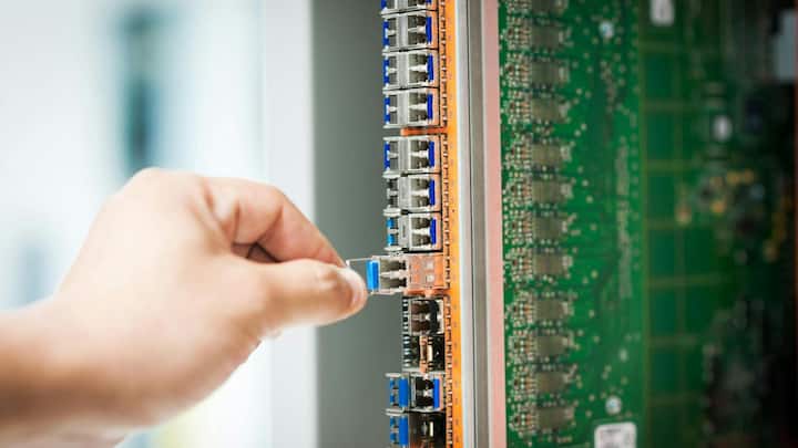 कई दफा बग्स की वजह से आ रही दिक्कतें रिफ्रेश करने मात्र से ठीक हो जाती हैं. अगर रिफ्रेश करने से यह ठीक न हो तो आप अपने Wi-Fi router को कम्पलीट रिफ्रेश भी कर सकते हैं.