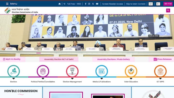 इसके लिए सबसे पहले आपको इलेक्शन कमिशन आफ इंडिया की ऑफिशियल वेबसाइट  https://www.eci.gov.in पर जाना होगा. इसके बाद आपको लेफ्ट साइड में दिख रहे 'Electors' के ऑप्शन पर क्लिक करना होगा.