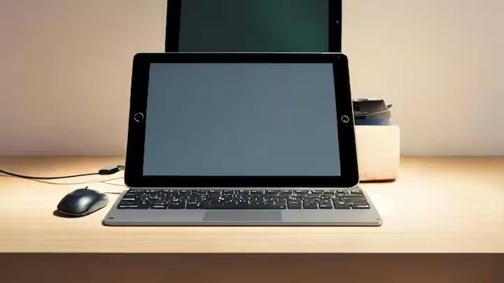 વાયરલેસ માઉસ વાયર્ડ માઉસ કરતાં સહેજ ધીમો હોય છે. ગેમિંગ કરનારા લોકોને આ વાત વધુ સમજાશે. વાસ્તવમાં, વાયરલેસ માઉસનો પ્રતિભાવ સમય વાયર્ડ માઉસ કરતા ધીમો હોય છે. જેના કારણે ગેમિંગમાં સમસ્યા સર્જાય છે. મોટાભાગના રમનારાઓ વાયર્ડ માઉસ સાથે ગેમિંગ કરવાનું પસંદ કરે છે. જો તમે પણ ગેમર છો તો વાયર્ડ માઉસ તમારા માટે સારો વિકલ્પ છે.