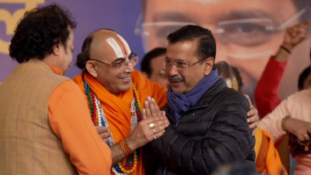 Delhi Assembly Election 2025 100 members of BJP Mandir Prakoshth will join Aam Aadmi Party Arvind Kejriwal ann BJP के मंदिर प्रकोष्ठ में AAP की बड़ी सेंध, कई बड़े पदाधिकारी पार्टी में हुए शामिल