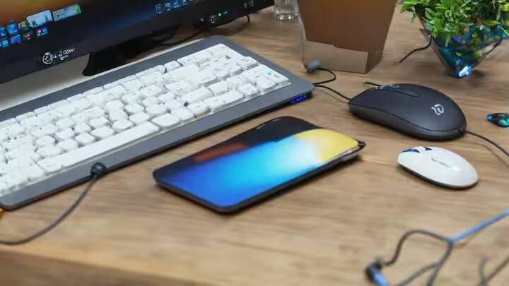 તમારી જરૂરિયાતો નક્કી કરે છે કે તમારા માટે શું શ્રેષ્ઠ છે. જો તમે ઘણું ગેમિંગ અથવા એડિટિંગ કરો છો, તો તમારા માટે વાયર્ડ માઉસ સારો વિકલ્પ છે, જ્યારે જેમને આરામ અને વાયરની ઝંઝટ નથી જોઈતી તેમના માટે વાયરલેસ માઉસ સારું રહેશે.