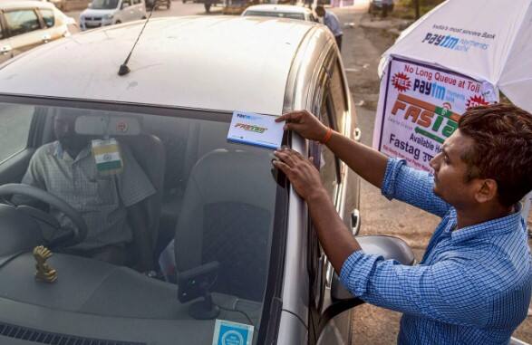 ਬਹੁ-ਭੁਗਤਾਨ ਵਿਕਲਪ  ਹੁਣ ਵਾਹਨ ਮਾਲਕਾਂ ਨੂੰ ਸਿਰਫ਼ ਇੱਕ ਢੰਗ ਰਾਹੀਂ ਭੁਗਤਾਨ ਕਰਨ ਦੀ ਲੋੜ ਨਹੀਂ ਪਵੇਗੀ। ਉਹਨਾਂ ਨੂੰ ਵੱਖ-ਵੱਖ ਭੁਗਤਾਨ ਗੇਟਵੇ, ਜਿਵੇਂ ਕਿ UPI, ਮੋਬਾਈਲ ਵਾਲਿਟ, ਅਤੇ ਹੋਰ ਡਿਜੀਟਲ ਭੁਗਤਾਨ ਪਲੇਟਫਾਰਮਾਂ ਦਾ ਵਿਕਲਪ ਮਿਲੇਗਾ। ਟੋਲ ਵਸੂਲੀ ਦਾ ਤਰੀਕਾ ਪੂਰੀ ਤਰ੍ਹਾਂ ਸਵੈਚਾਲਿਤ ਹੋਵੇਗਾ। ਇਸਦਾ ਮਤਲਬ ਹੈ ਕਿ ਜਿਵੇਂ ਹੀ ਵਾਹਨ ਟੋਲ ਬੂਥ ਤੋਂ ਲੰਘੇਗਾ, ਉਸਦੀ ਟੋਲ ਫੀਸ ਤੁਰੰਤ ਕੱਟ ਲਈ ਜਾਵੇਗੀ।