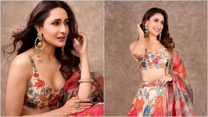 Pragya Jaiswal Latest Photos : సంక్రాంతి 2025 కానుకగా వస్తోన్న డాకు మహారాజ్ సినిమా ప్రమోషన్స్​లో ప్రగ్యా జైస్వాల్ బిజీగా ఉంది. దీనిలో భాగంగా ఆమె అందంగా ముస్తాబైంది.