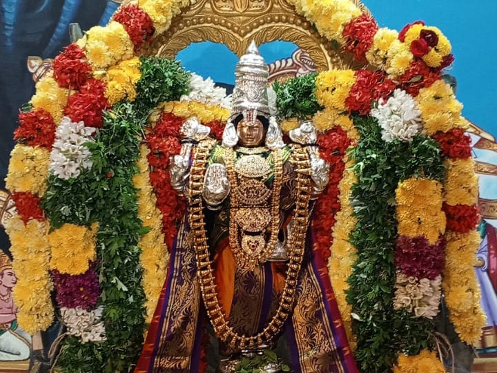 கரூர் ரங்கநாதர் சுவாமி ஆலயத்தில் வைகுண்ட ஏகாதசி ஒன்பதாம் நாள் சுவாமி திருவீதி உலா