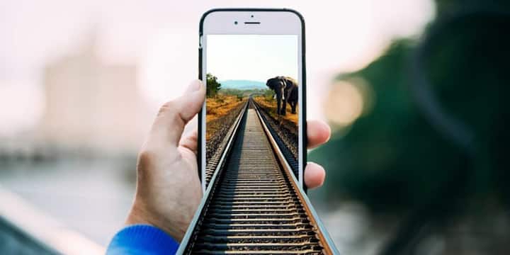 स्मार्टफोन में हार्ट रेट मॉनिटर, ब्लड प्रेशर और शुगर लेवल चेक करने की तकनीकें सीधे डिवाइस में इंटीग्रेट होंगी. AR और VR फीचर्स का व्यापक उपयोग होगा, जिससे गेमिंग और वर्चुअल एक्सपीरियंस और भी बेहतर होंगे.