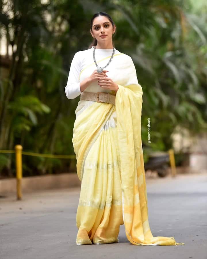 मराठी सिनेसृष्टीतील अभिनेत्री श्रुती मराठे (Actress Shruti Marathe) ही मनोरंजन विश्वाबरोबरच सोशल मीडियावरही प्रचंड सक्रिय असते.