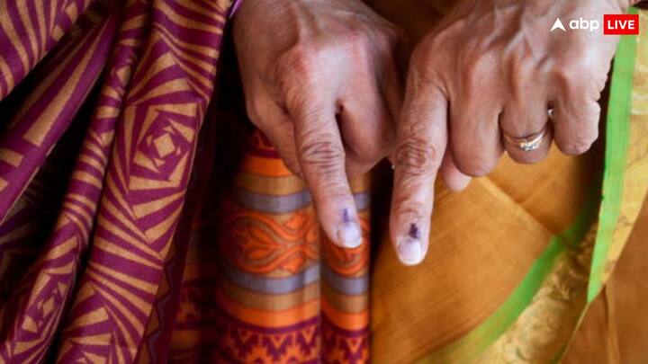 विशेषज्ञ मानते हैं कि दिल्ली के 18% स्विंग वोटर्स सत्ता की चाबी रखते हैं. ये वोटर्स राष्ट्रीय और स्थानीय मुद्दों को अलग-अलग तराजू पर तौलते हैं. लोकसभा में जहां राष्ट्रीय विकास और नेतृत्व मायने रखता है वहीं विधानसभा में स्थानीय जरूरतों और सेवाओं को महत्व दिया जाता है.