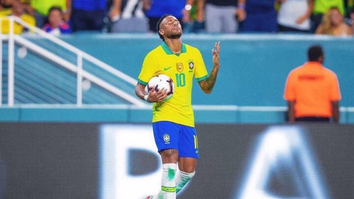 নেমারকে অতীতে বলতে শোনা গিয়েছিল ব্রাজিলয়ান সমর্থকরা তাঁকে যোগ্য সম্মান দেন না, তাই তিনি খুব বেশিদিন হয়তো খেলবেন না।