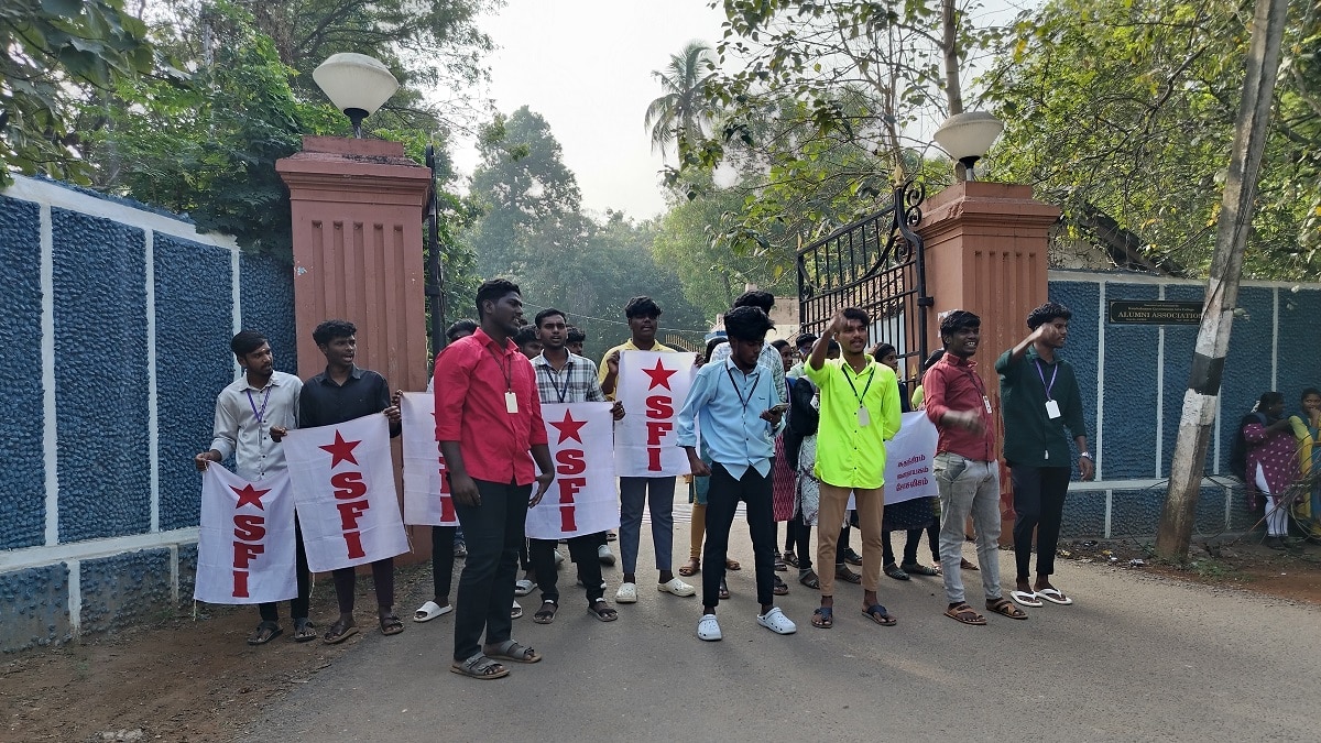 தஞ்சாவூர், கும்பகோணத்தில் கல்லூரி மாணவர்கள் வகுப்புகள் புறக்கணிப்பு - எதற்காக?