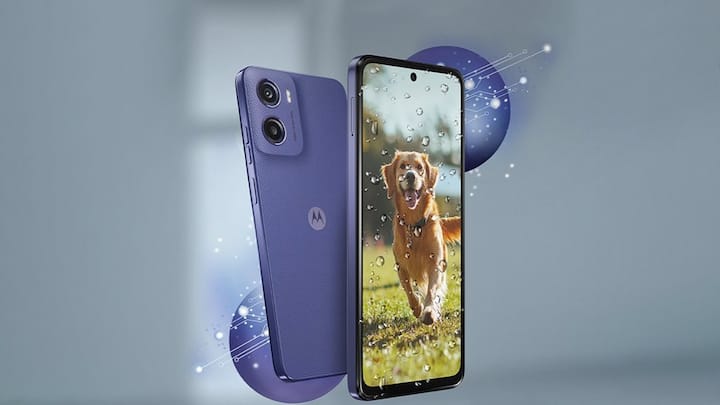 जहां बाकी कंपनी इस प्राइस रेंज में बजट फोन प्रोवाइड करा रहीं हैं, वहीं Motorola ने अपने इस फोन में कुछ प्रीमियम फीचर्स भी दिए हैं.