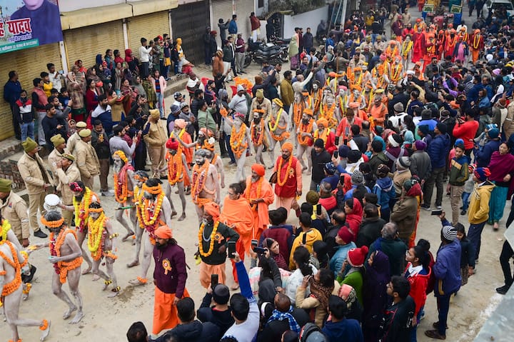 Devotees look on as 'Sadhus' of Taponidhi Shree Anand Akhada Panchayti' take part in the 'Chavni Pravesh' or the royal entry procession for Mahakumbh, near Sangam in Prayagraj, Monday, Jan. 6, 2025. (Image Source: PTI)