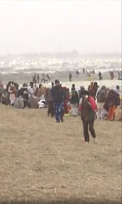Mahakumbh 2025: महाकुंभ क्षेत्र में कड़ाके की ठंड से बुरा हाल | ABP NEWS SHORTS