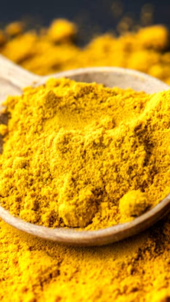 किस चीज के साथ नहीं लेनी चाहिए हल्दी?