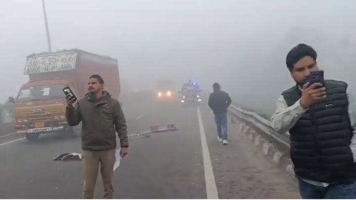 सड़क हादसे में घायल हुए लोगों को जिला अस्पताल में इलाज के लिए भर्ती कराया गया है.