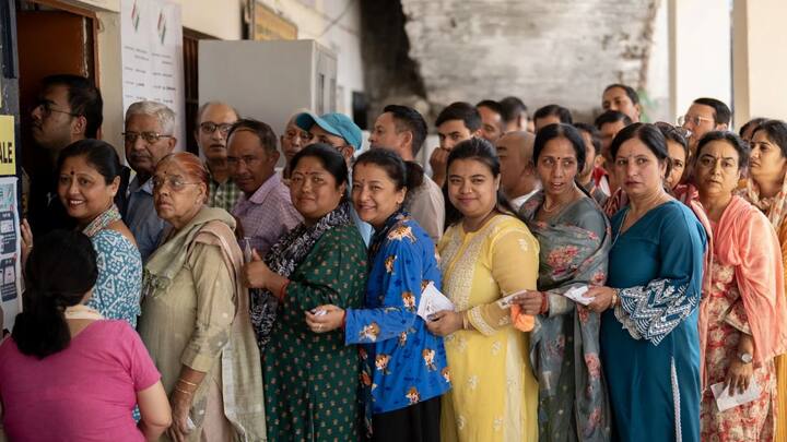 साल 2024 के लोकसभा इलेक्शन के दौरान जारी की गई लिस्ट के मुताबिक आंध्र प्रदेश में कुल 4,07,39,822 वोटर्स हैं. जिनमें से 2,00,09,275 पुरुष वोटर्स हैं. तो वहीं महिला वोटर्स की बात की जाए तो वह 2,07,27,065 हैं. जो कि 7,17,790 ज्यादा हैं.