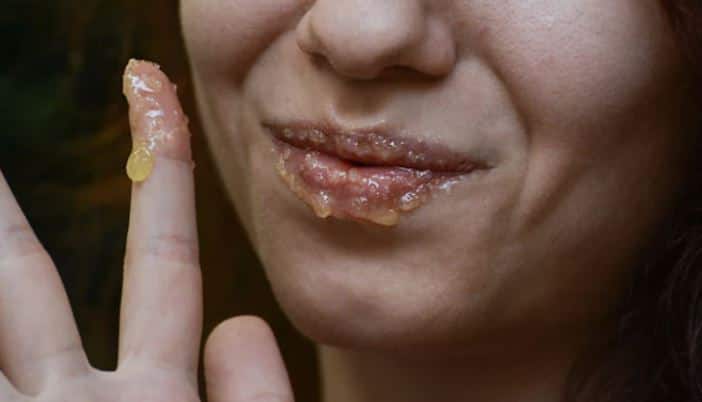 Turmeric will remove the blackness of the lips Dark Lips: ਬੁੱਲ੍ਹਾਂ ਦੇ ਕਾਲ੍ਹੇਪਨ ਨੂੰ ਦੂਰ ਕਰੇਗੀ ਹਲਦੀ, ਜਾਣੋ ਇਸ ਨੂੰ ਲਾਉਣ ਦਾ ਸਹੀ ਤਰੀਕਾ ?