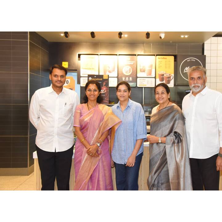 इरा पवार यांनी बारामतीमध्ये  McDonald आऊलटलेट सुरु केले आहे.