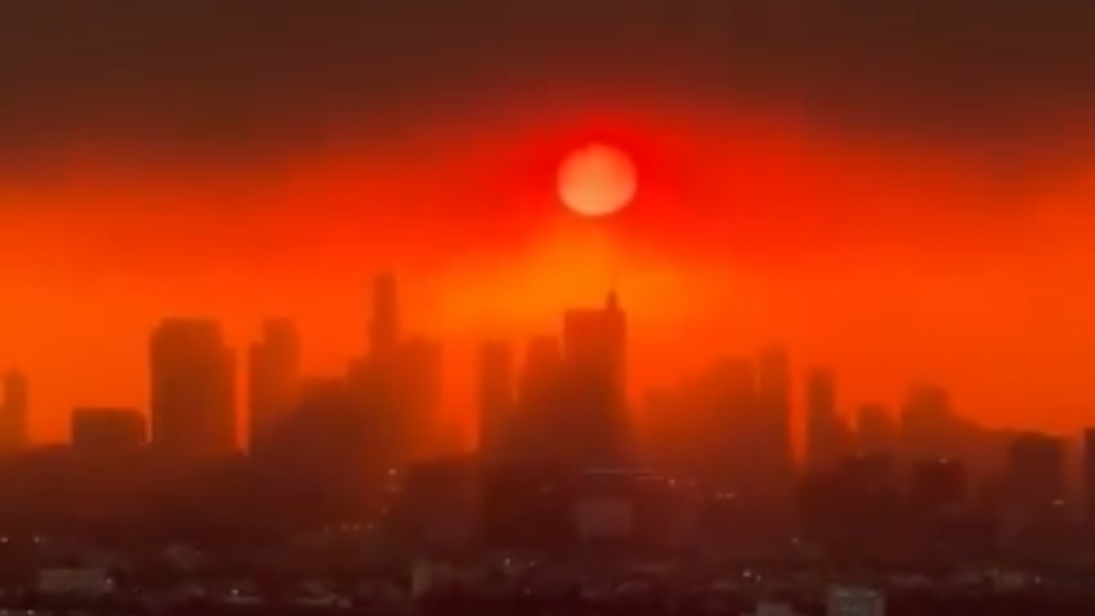 Los Angeles Looks 'Apocalyptic' As Wildfires Continue To Rage In California, Harrowing Visuals Surface