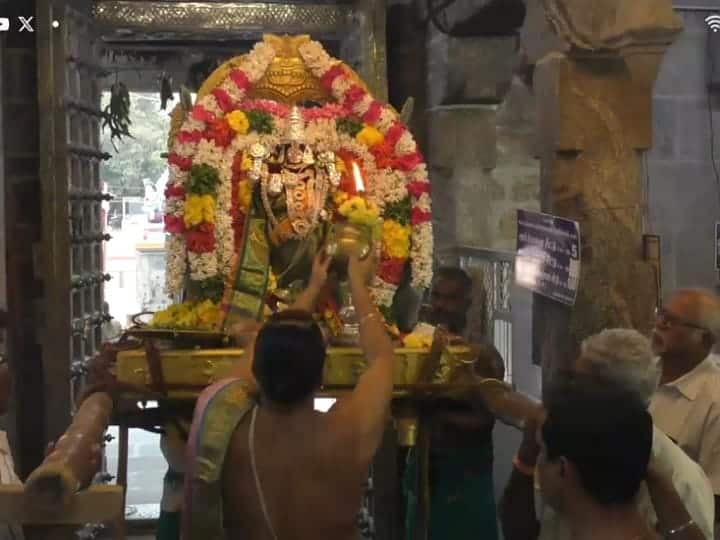 Karur Ranganathar Swami Ninth Day Thiruveedi Ula tnn கரூர் ரங்கநாதர் சுவாமி ஆலயத்தில் வைகுண்ட ஏகாதசி ஒன்பதாம் நாள் சுவாமி திருவீதி உலா